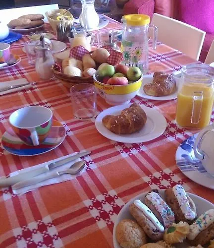 לינה וארוחת בוקר Casa Mia 3*